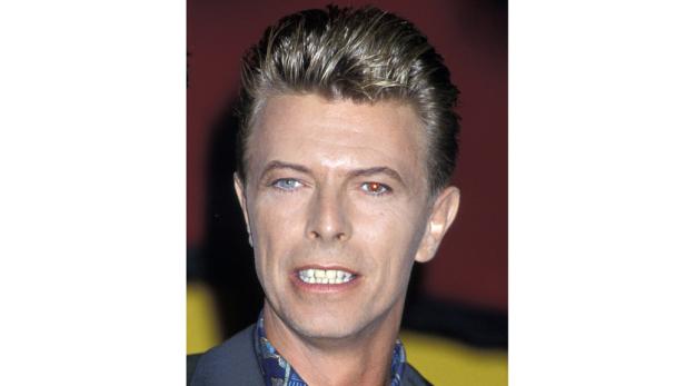 Porträt von David Bowie mit unterschiedlichen Augenfarben.