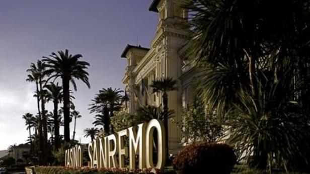 Das Casino Sanremo mit Palmen im Vordergrund.