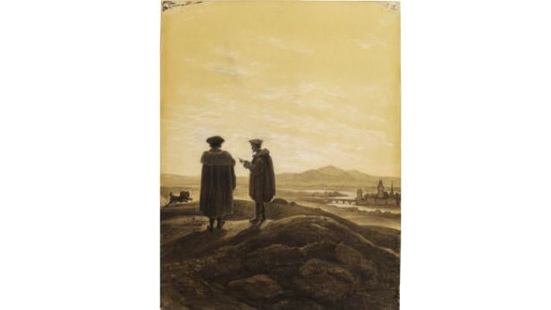 Zwei Männer in historischer Kleidung stehen auf einem Hügel mit Blick auf eine Stadt.