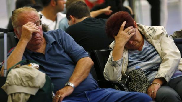 Wartende Passagiere am Flughafen Frankfurt Lufthansa: Flugausfälle schon vor Streik