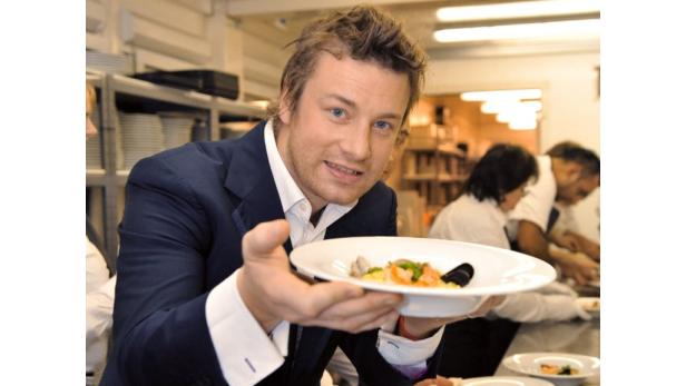 Jamie Oliver präsentiert britische Gerichte