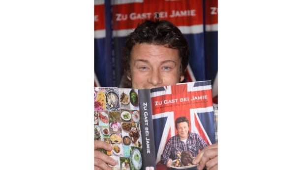 Jamie Oliver präsentiert britische Gerichte