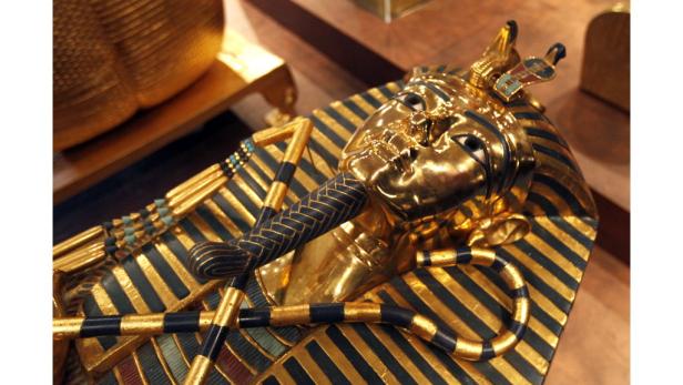 Nahaufnahme des goldenen Sarkophags von Tutanchamun.