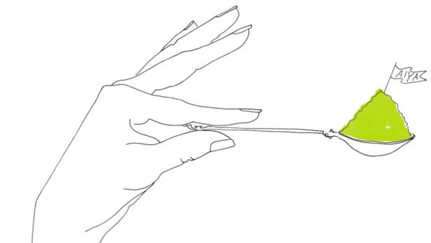 Eine Hand hält einen Löffel mit einem grünen Pulverhaufen, der mit einer „AIYA“-Flagge versehen ist.