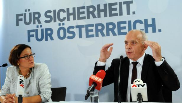 "Schweiz hat keine, sie ist eine Armee"