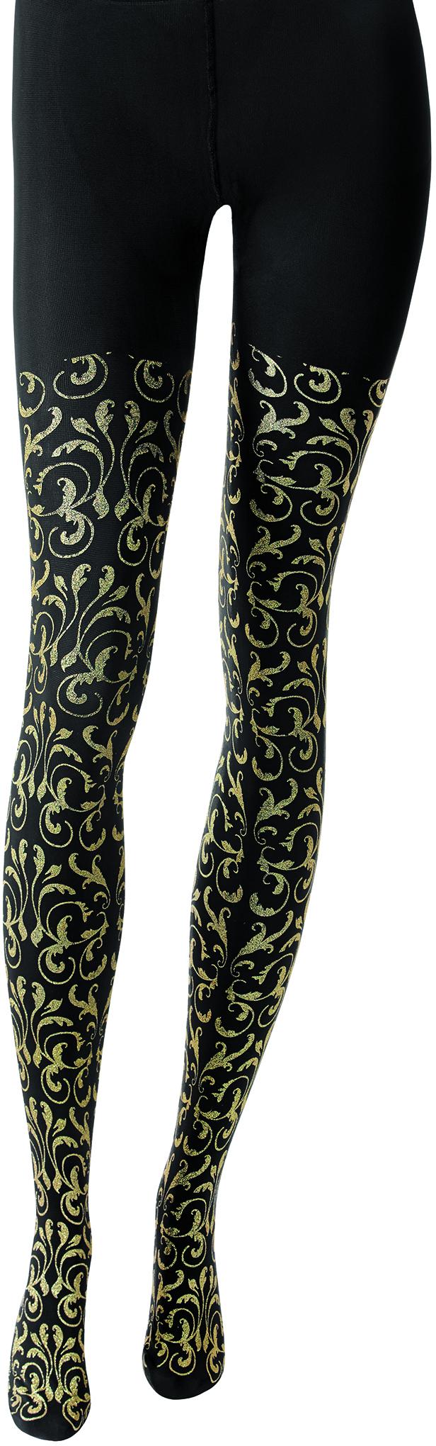 Beine in einer schwarzen Strumpfhose mit goldenem, floralem Muster.