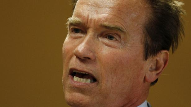 Nahaufnahme von Arnold Schwarzenegger beim Sprechen.