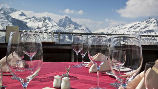 Delikate Hütten in den Alpen