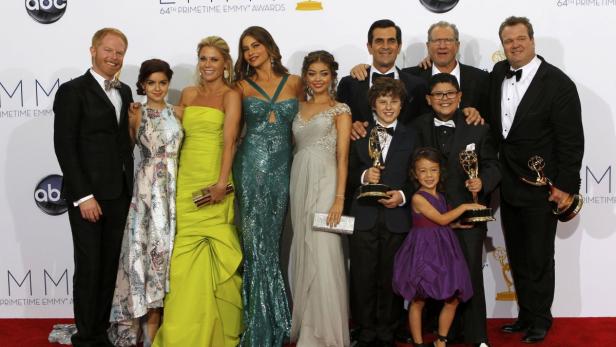 Die Besetzung von „Modern Family“ posiert bei den 64. Primetime Emmy Awards.