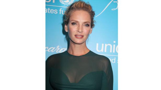 Uma Thurman in einem grünen Kleid bei einer UNICEF-Veranstaltung.
