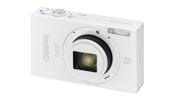 Eine weiße Canon IXUS 510 HS Digitalkamera.