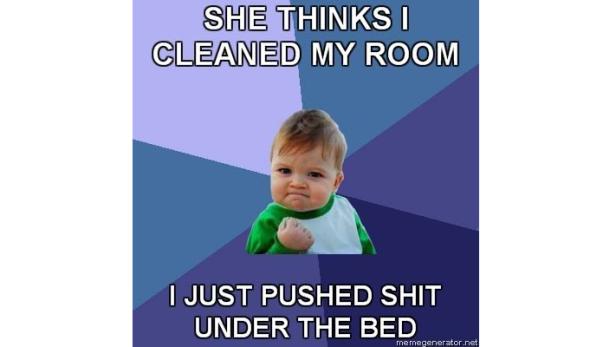 Ein Baby im Meme-Stil ballt triumphierend die Faust.