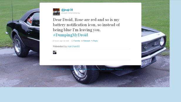 Ein schwarzer Chevrolet Camaro der ersten Generation mit einem eingebetteten Tweet über den Wechsel von Android zu einem anderen Betriebssystem.