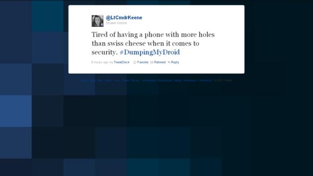 Ein Tweet von @LtCmdrKeene über ein unsicheres Telefon.