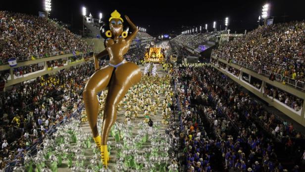 Samba olé: Farbenprächtiger Karneval in Rio