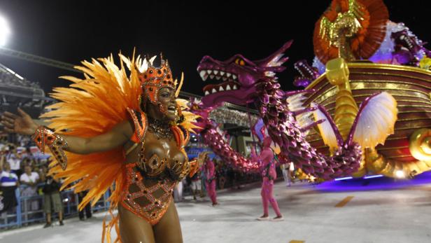 Samba olé: Farbenprächtiger Karneval in Rio