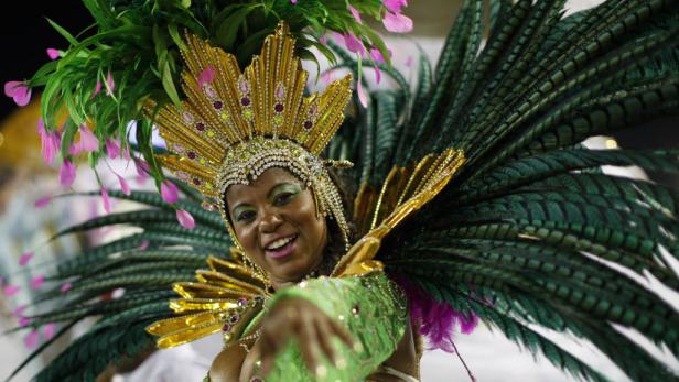 Samba olé: Farbenprächtiger Karneval in Rio