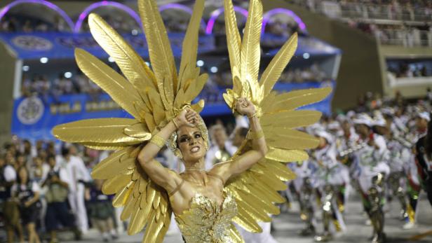 Samba olé: Farbenprächtiger Karneval in Rio