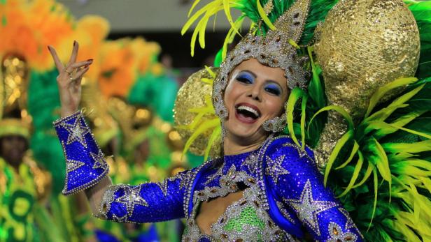 Samba olé: Farbenprächtiger Karneval in Rio