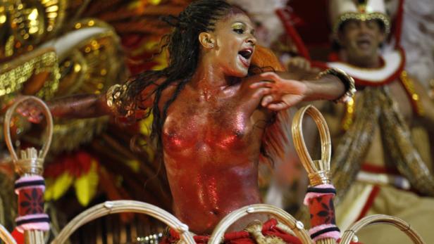 Samba olé: Farbenprächtiger Karneval in Rio