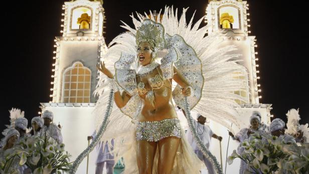 Samba olé: Farbenprächtiger Karneval in Rio