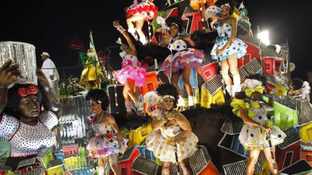 Samba olé: Farbenprächtiger Karneval in Rio