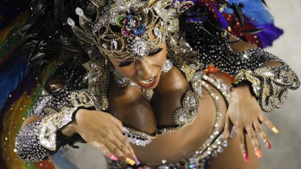 Samba olé: Farbenprächtiger Karneval in Rio