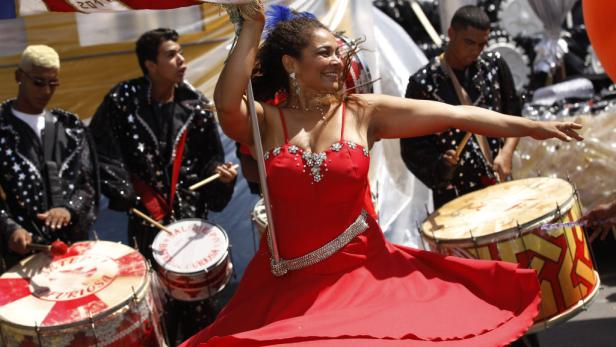 Samba olé: Farbenprächtiger Karneval in Rio