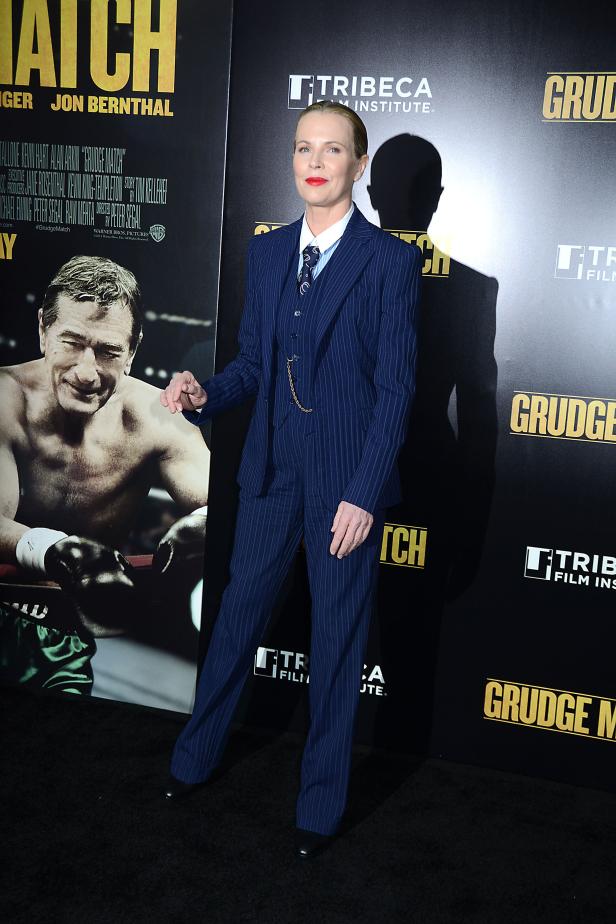 Chelsea Handler im blauen Anzug bei der Premiere von „Grudge Match“.