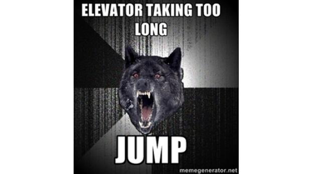 Ein wütender Wolfskopf vor einem schwarz-weißen Hintergrund mit der Aufschrift „Elevator taking too long. Jump“.