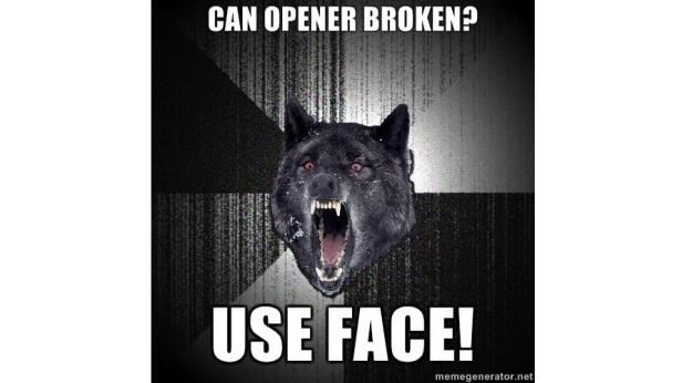 Ein Wolf mit aufgerissenem Maul und der Aufforderung „Use Face!“.