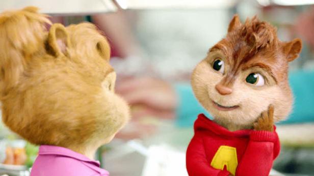 Zwei animierte Chipmunks, einer mit rotem Hoodie, unterhalten sich.