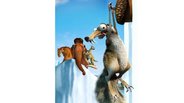 Scrat hängt an einer Eichel, während Sid, Manni und Diego zusehen.