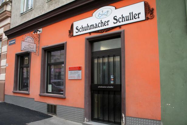 Die Fassade des Schuhmachergeschäfts Schuller in der Schulgasse.