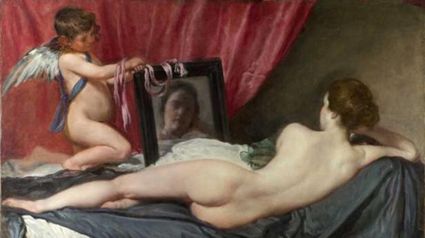 Ein Gemälde zeigt eine liegende, nackte Frau und einen Amor, der ein Porträt hält.