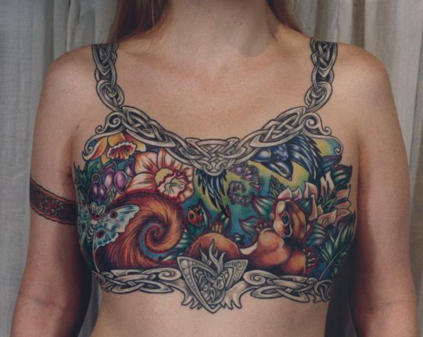 Frauen und ihre Tattoos