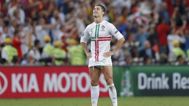 Cristiano Ronaldo im Trikot der portugiesischen Nationalmannschaft auf dem Spielfeld.