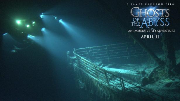 Das Wrack der Titanic, beleuchtet von Scheinwerfern, aus dem Film „Ghosts of the Abyss“.