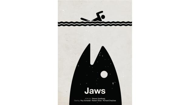 Ein minimalistisches Filmposter für „Jaws“ zeigt einen Schwimmer über einem riesigen Haifischmaul.