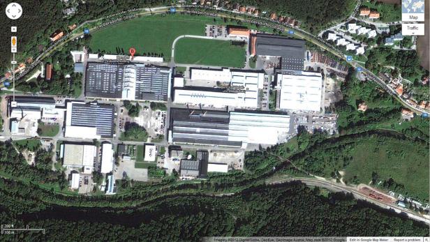 Luftaufnahme des Werksgeländes der Berndorf Metall- und Bäderbau in Österreich.