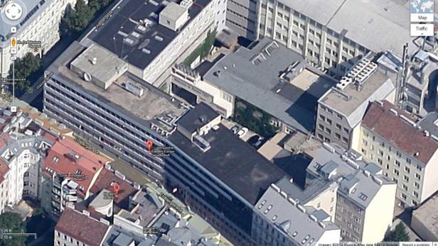 Eine Luftaufnahme von Bürogebäuden und Wohnhäusern in Wien, Österreich.