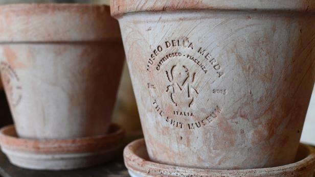 Merdacotta: Diese Teller sind aus Kuhfladen