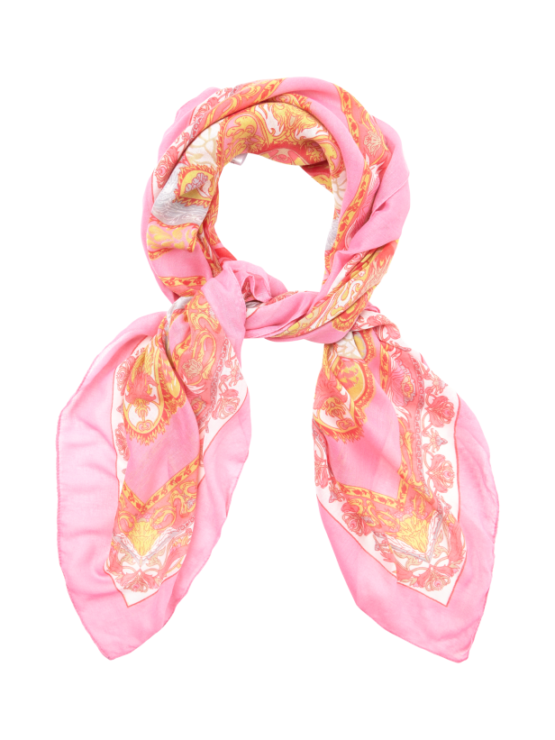 Ein rosa Seidenschal mit einem gelb-orangen Muster ist kunstvoll drapiert.