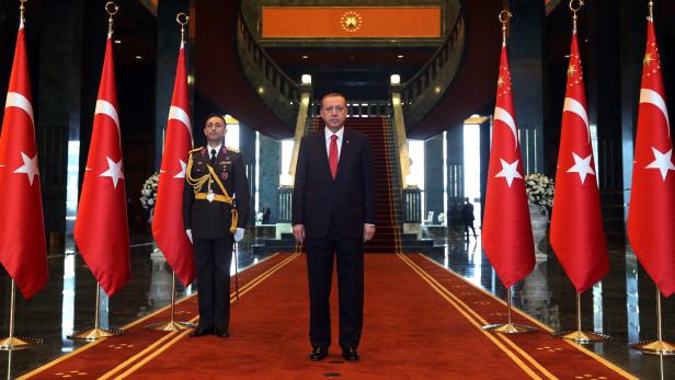 Dündar: Türkei entscheidet sich zwischen Demokratie und Diktatur