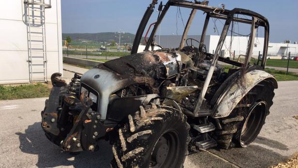 Burgenland: Bankomat mithilfe von Traktor aus Verankerung gerissen