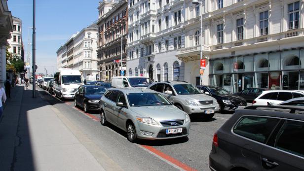 Neuer Radweg frisst eine Auto-Fahrspur am Wiener Getreidemarkt