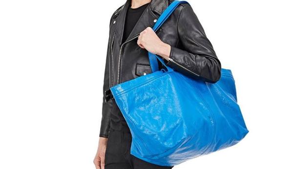 Diese neue It-Bag sieht aus wie ein Edeka-Sackerl