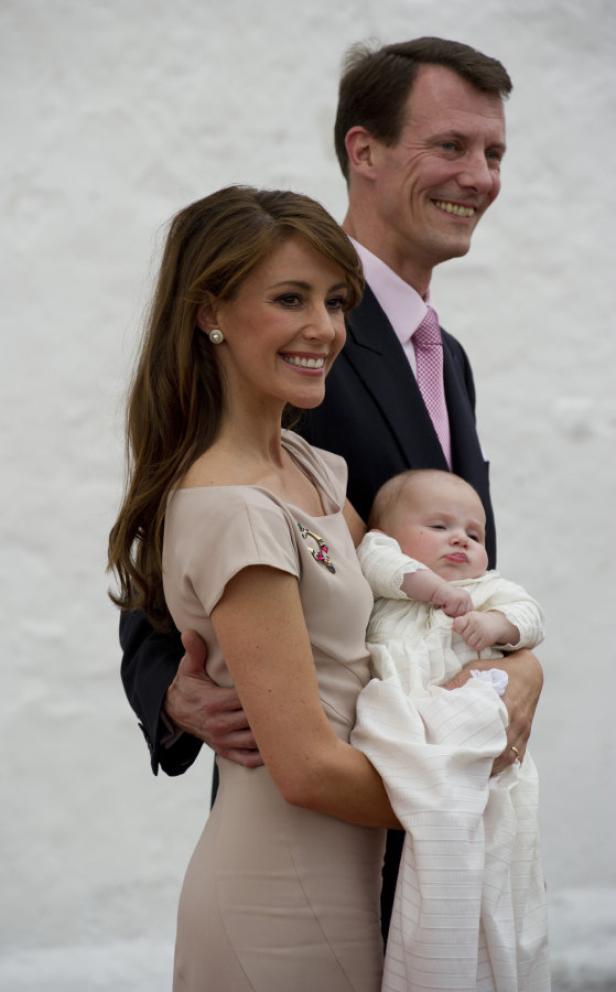 Prinz Joachim, Prinzessin Marie und ihr Baby bei einer Veranstaltung.