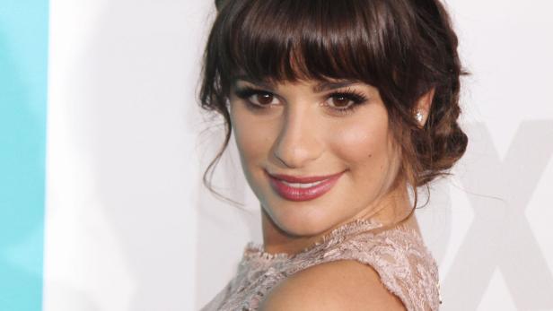 Nahaufnahme von Lea Michele mit einem Kleid mit Spitze.