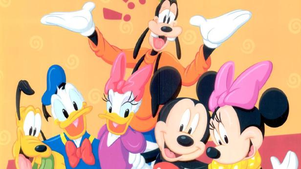 Micky Maus, Minnie Maus, Donald Duck, Daisy Duck, Goofy und Pluto posieren zusammen.